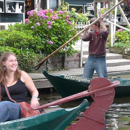 De Galeriet Giethoorn Bed & Breakfast Bagian luar foto