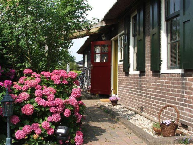 De Galeriet Giethoorn Bed & Breakfast Bagian luar foto