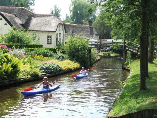 De Galeriet Giethoorn Bed & Breakfast Bagian luar foto